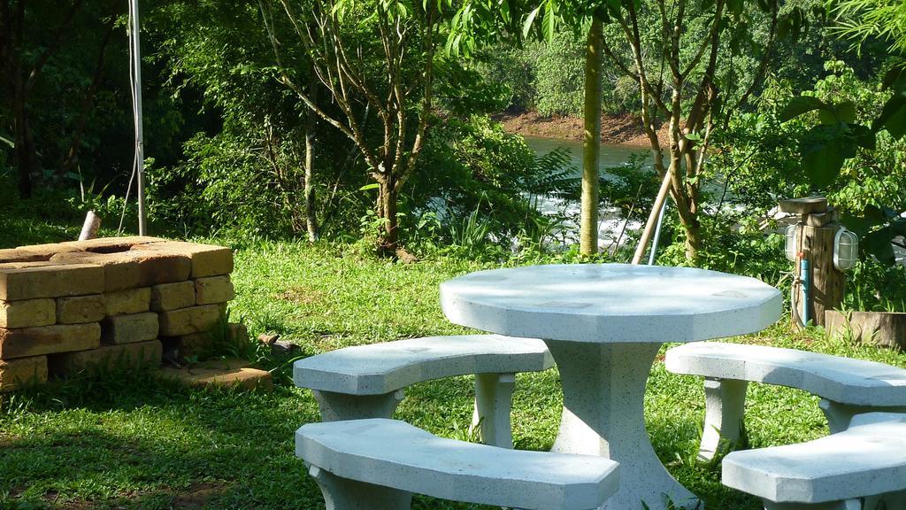 Baandin Chiewlarn Hotel Ban Tha Khun Bagian luar foto